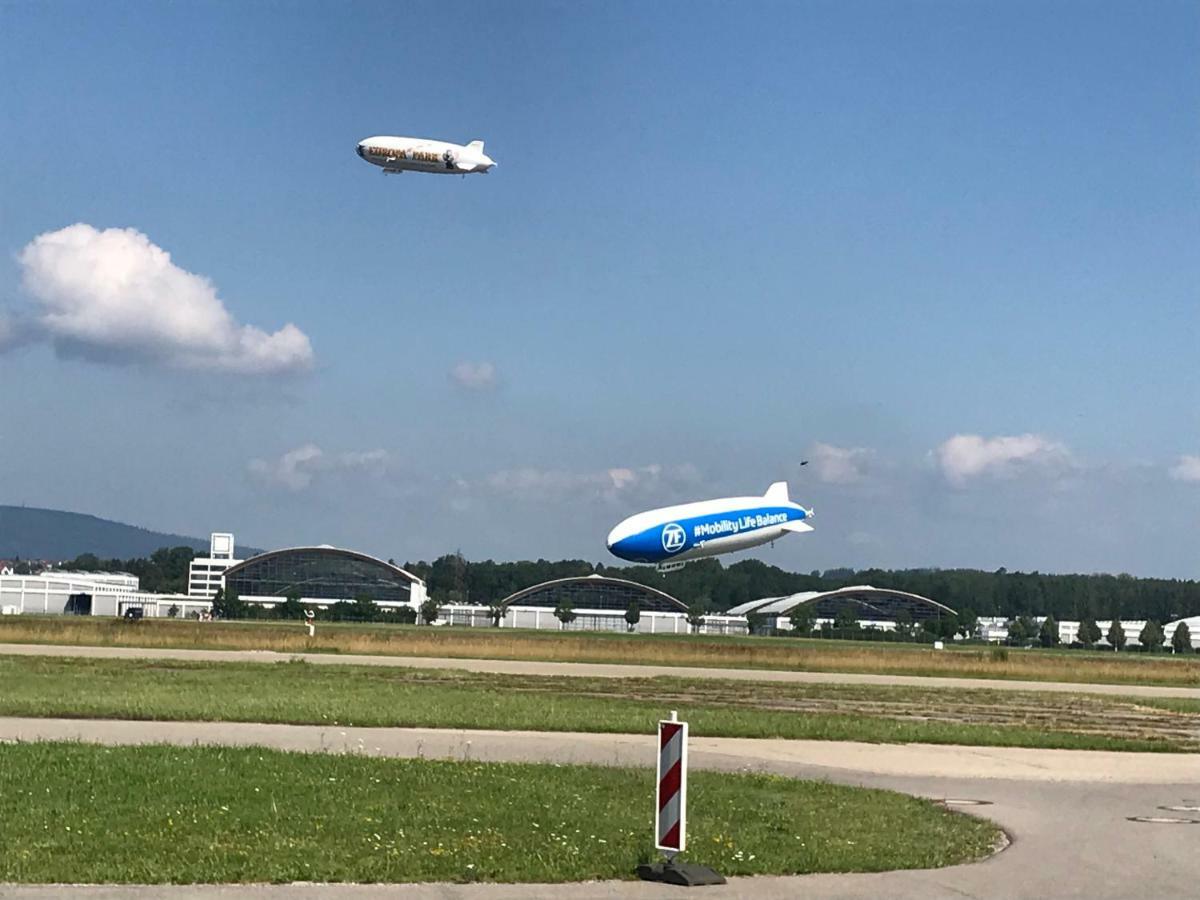 Am Zeppelin Hangar Friedrichshafen